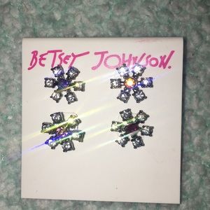 Betsey Johnson | Flower rhinestone stud earrings
